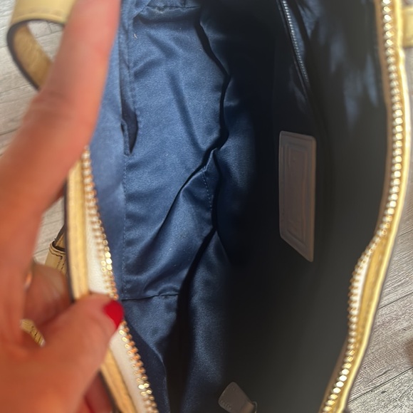 Coach patent leather (full grain cowhide) tote Rare EUC - Picture 11 of 16